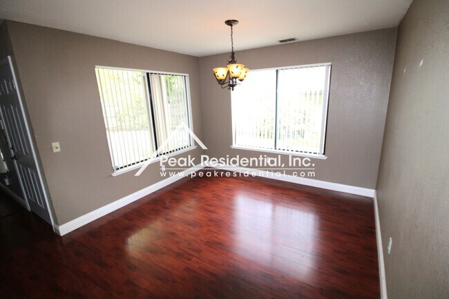 Building Photo - Spacious 3bd/2.5ba Antelope Home with 2 Ca...