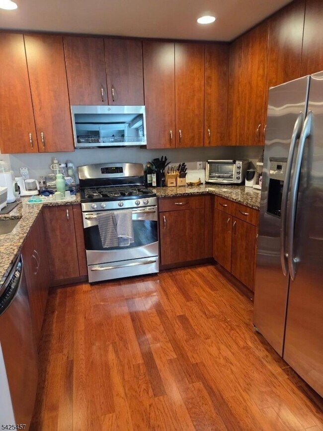 Building Photo - 48 S Park St