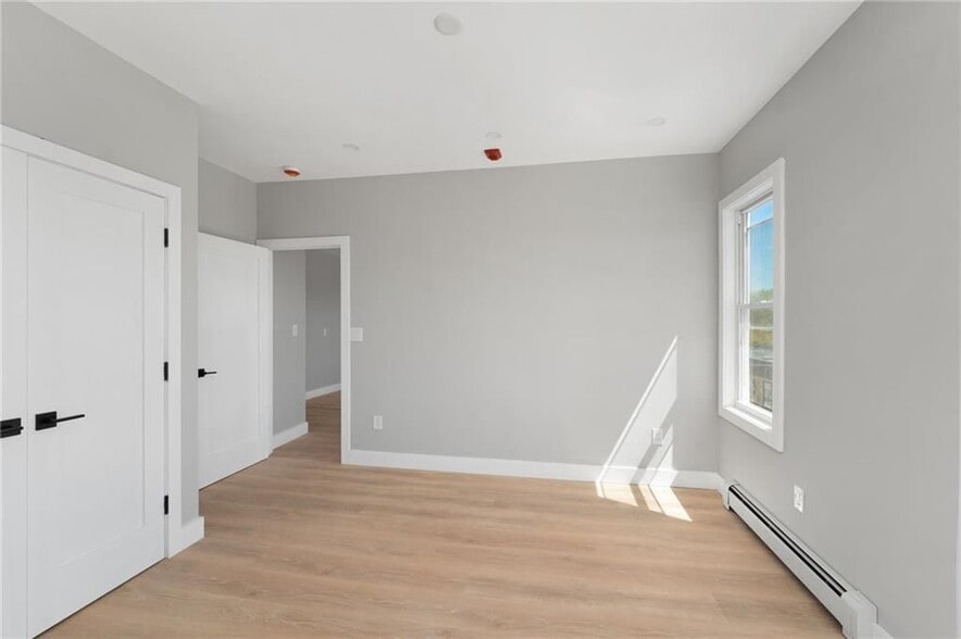 Building Photo - 735 Broadway, 3F