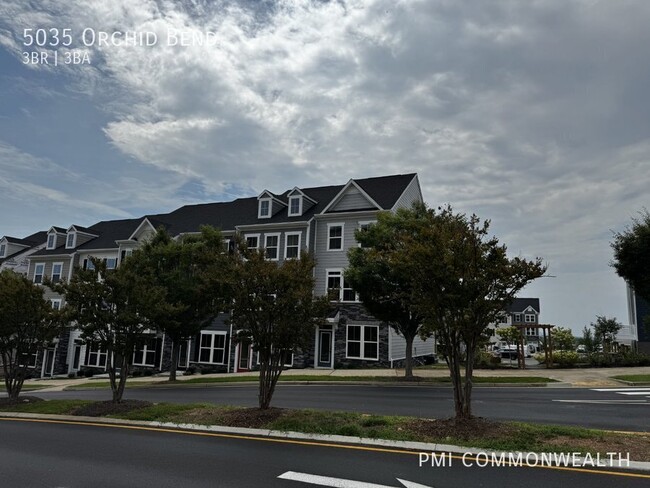 Building Photo - 3 Bed / 2.5 Bath Brand New Townhouse (Avai...