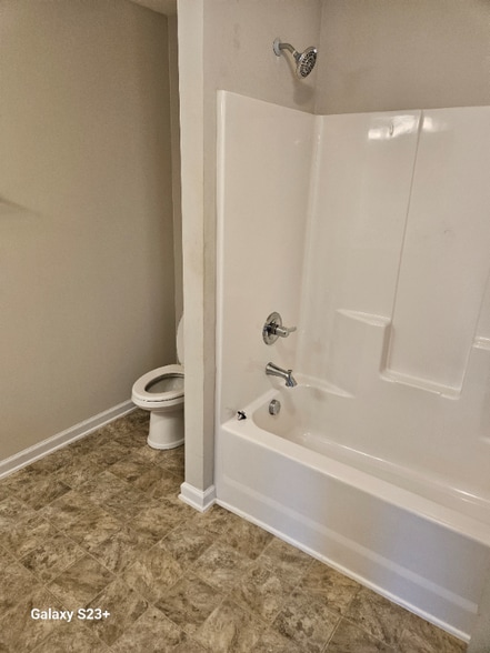 Building Photo - 131 Hunters Grove Dr