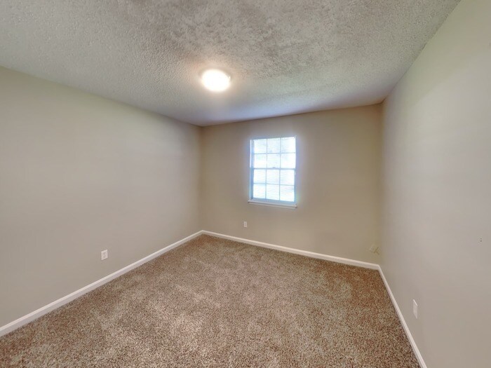 Building Photo - 950 Turtle Creek Dr S