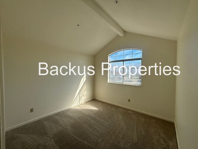 Building Photo - Great two-bedroom home at end of cul-de-sac