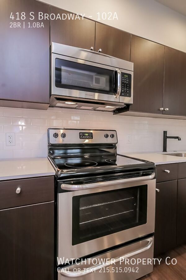 Building Photo - 418 S Broadway-102A