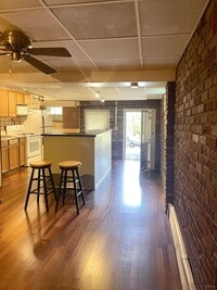 Building Photo - 547 W Main St