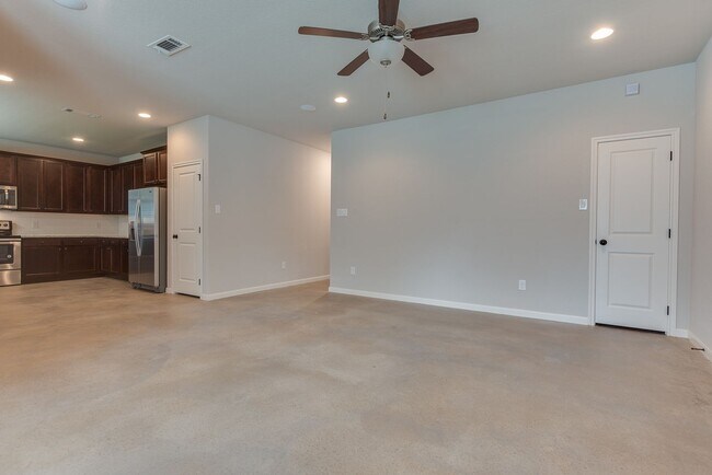 Building Photo - * MOVE IN SUMMER 2028 *  5 Bed  3 Bath Walking Distance to TCU Campus