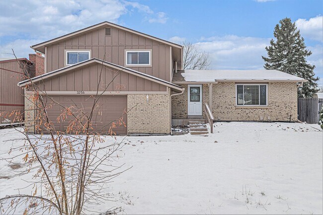 Building Photo - 3 bedroom 2.5 bathroom in Heather Ridge!