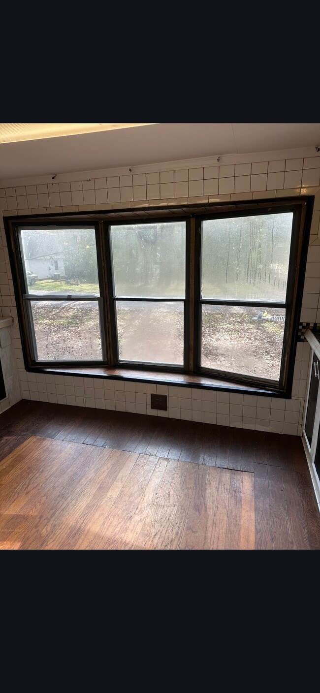 Building Photo - 8910 Via Ln