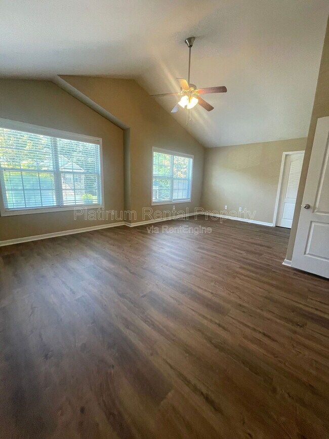 Building Photo - 6583 Silk Tree Pointe