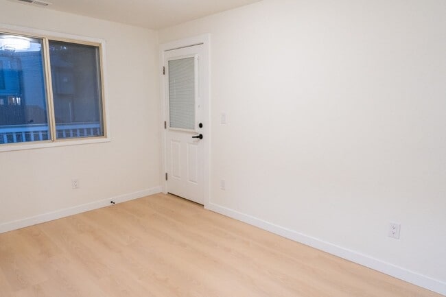 Building Photo - 4015 SW Thistle St