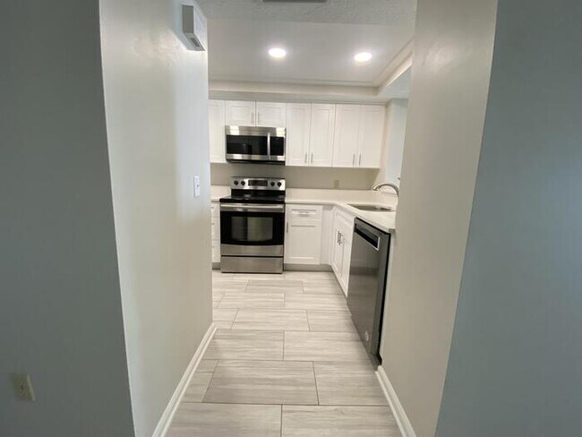 Building Photo - 275 1st St S