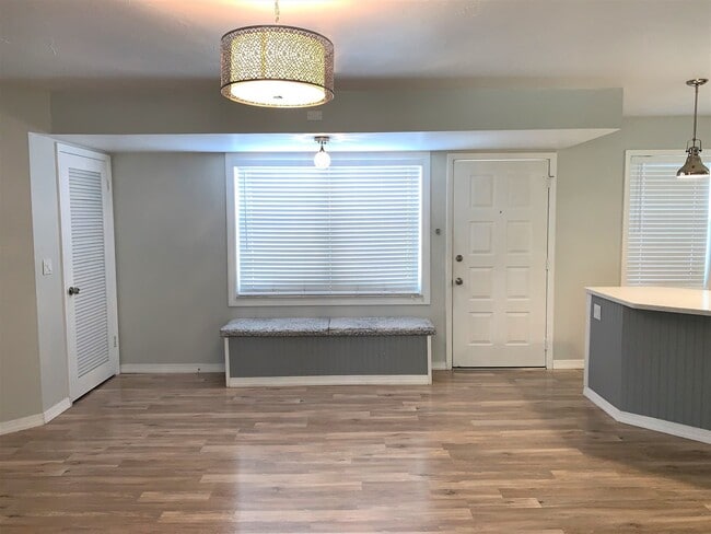 Building Photo - Updated Beautiful 2/2 Upstairs unit at The Village of Stuart