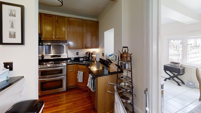 Building Photo - 1718 D St SE