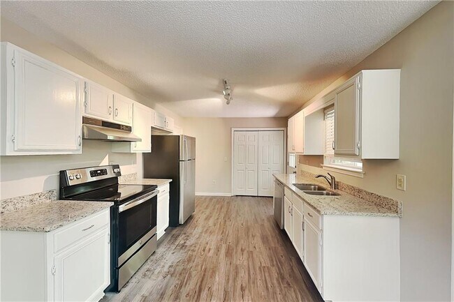 Building Photo - 125 Azalea Dr