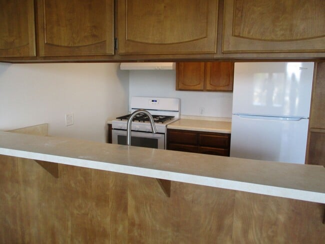 Building Photo - Desirable Pt Loma Fully Updated 1 BDR 1 BA Apartment.
