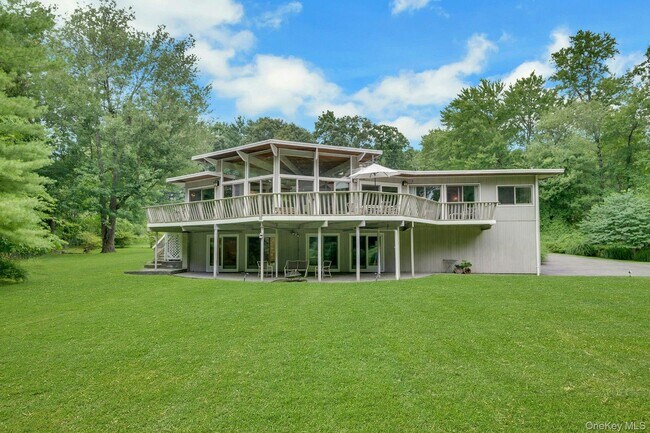 Building Photo - 107 Holly Pl
