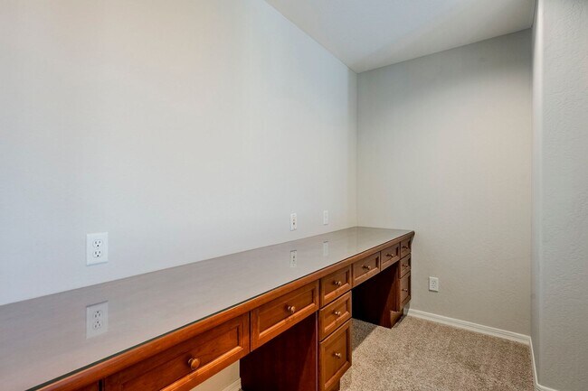 Building Photo - Stunning 4 bed 2.5 bath home with pool, in...