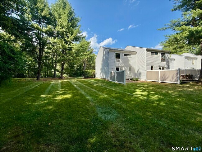 Building Photo - 562 Oak Ave