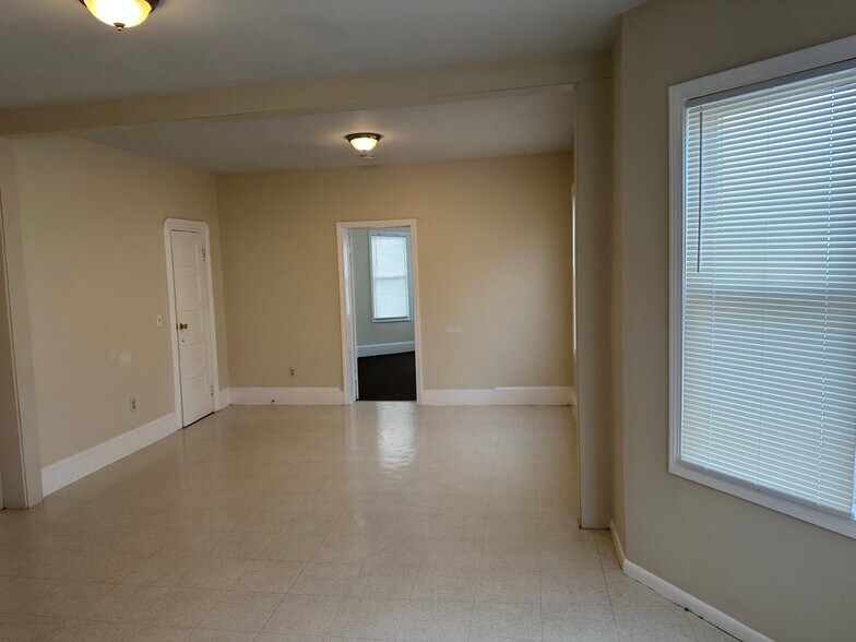 Building Photo - 810 Brock Ave