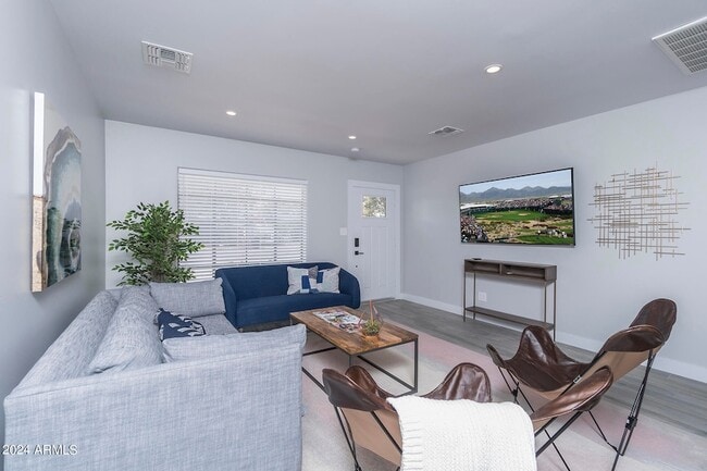 Building Photo - 7520 E McKnight Ave