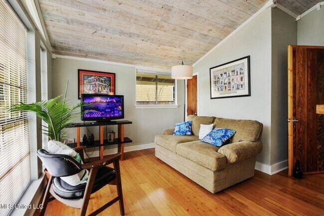 Building Photo - 404 Dunbar ave