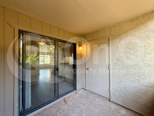 Building Photo - 1402 E Guadalupe Rd