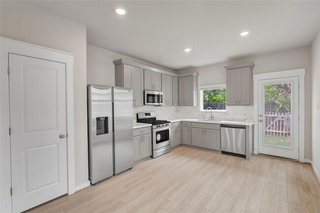 Building Photo - 17104 Crane Fly Dr