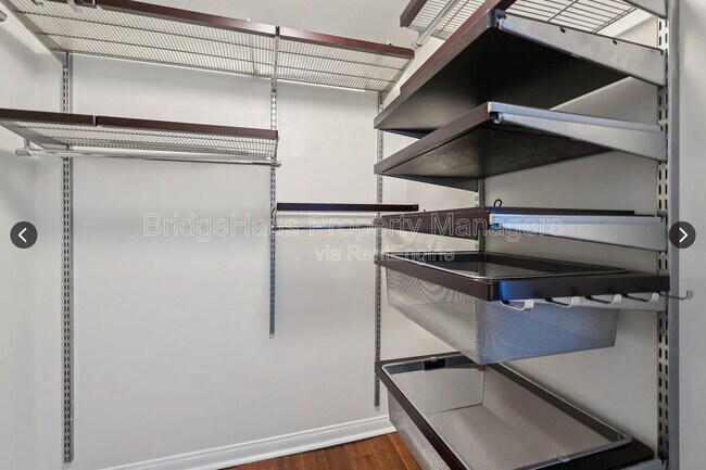 Building Photo - 206 Park Blvd