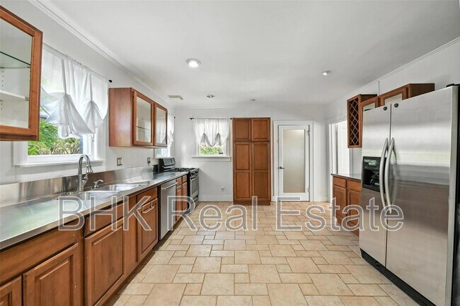 Building Photo - 4036 Dexter Ave