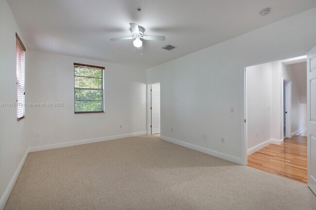 Building Photo - 2913 SW 30th Ct