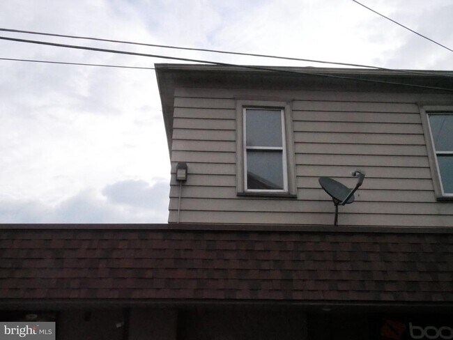 Building Photo - 707 Wood Ave