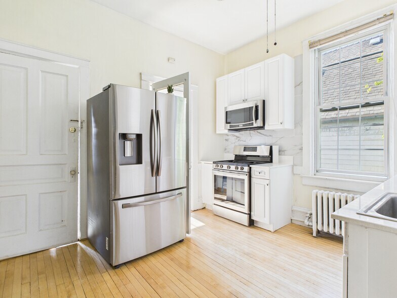 Building Photo - 1541 W Barry Ave