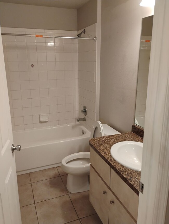 Building Photo - 3/2 Duplex