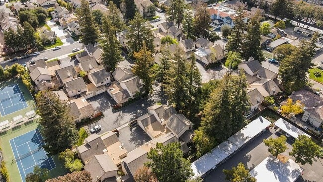 Building Photo - 402 Hogarth Terrace