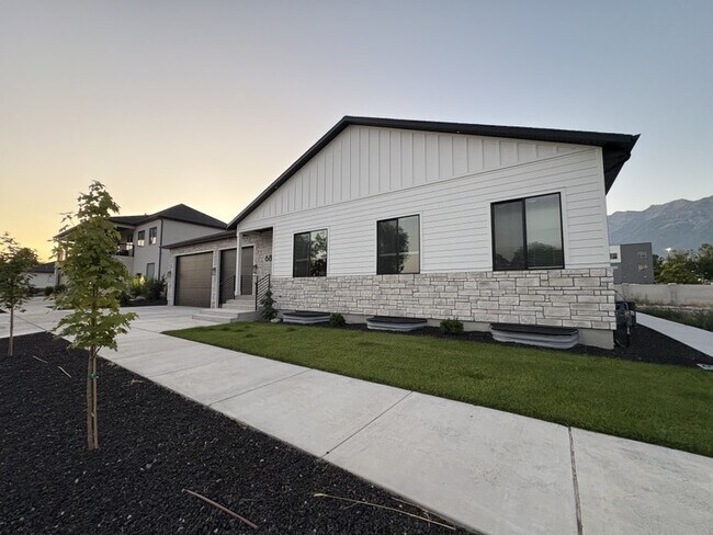 Building Photo - 68 W 4750 N