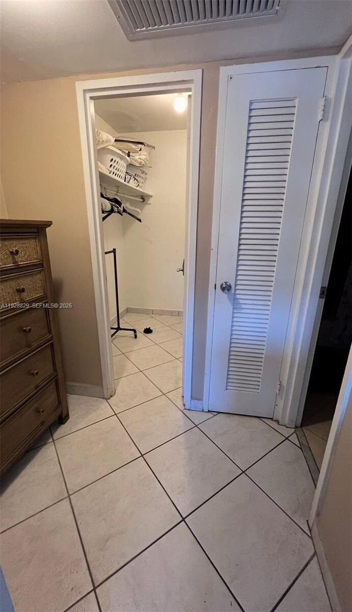 Building Photo - 5161 Collins Ave