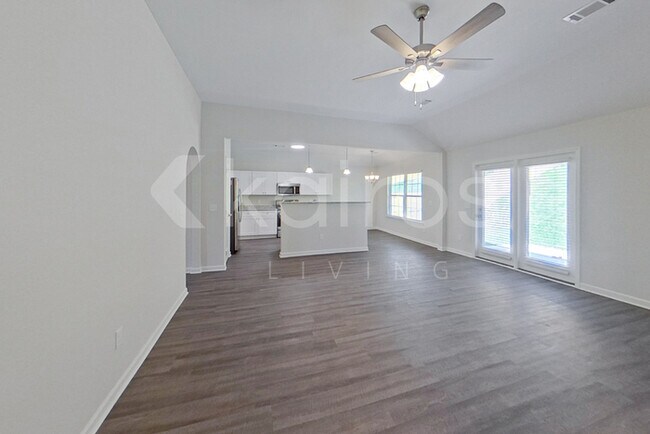 Building Photo - 751 Park Ln