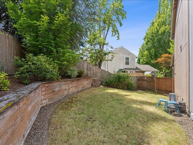 Building Photo - FOR RENT: MRS. CLEAN LIVED HERE! LOVELY HILLSBORO HOME AVAILABLE NOW! 4 BED, 2.5 BATH, 2 CAR GAR,...