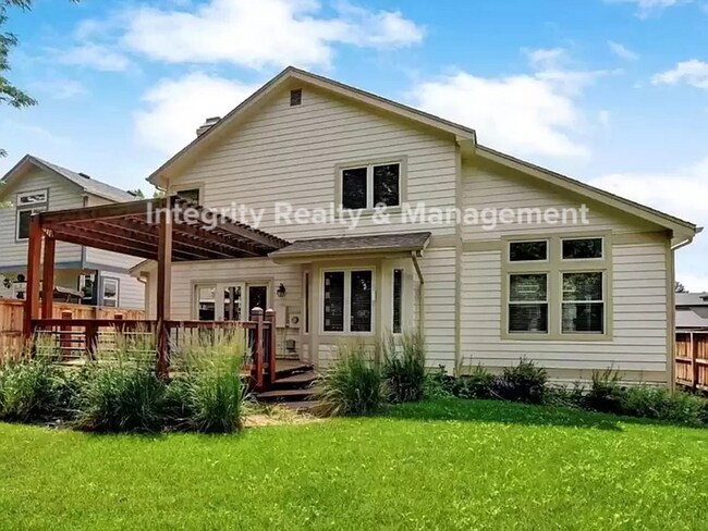 Building Photo - 3 Bed/3 Bath, 2,759 Sqft -9614 Pinebrook S...