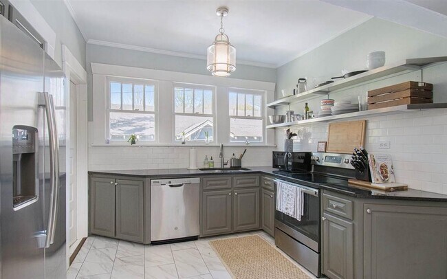 Building Photo - Two Bedroom Home For Rent
