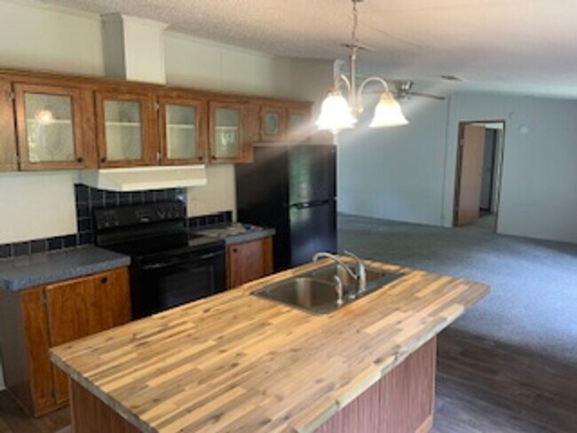 Building Photo - Quincy Mobile Home on 2 Acres