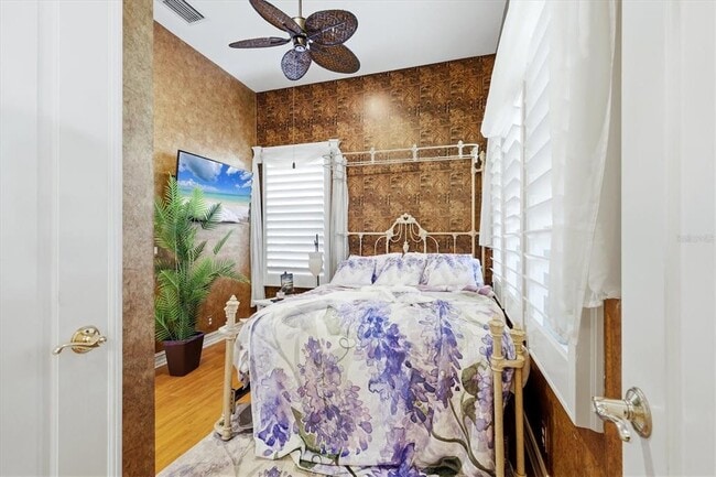 Building Photo - 1007 3rd St E