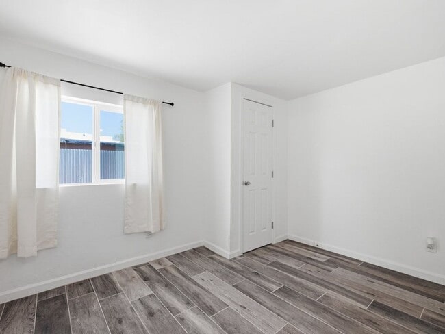 Building Photo - PRICE REDUCTION! – Cats and pets accepted!!