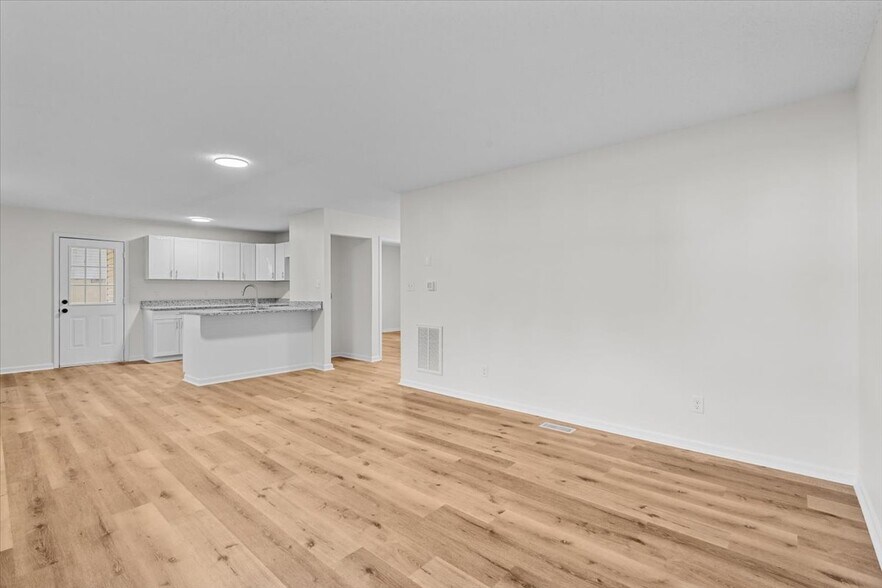 Building Photo - 718 Miles St