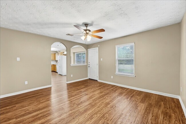 Building Photo - 5010 Deer Path Dr