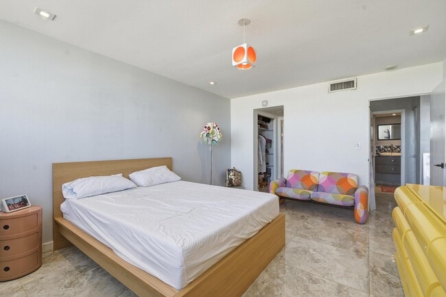 Building Photo - 2100 Sans Souci Blvd