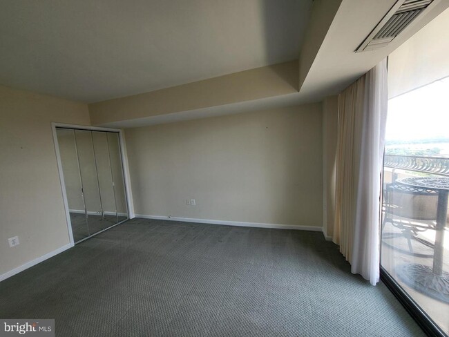 Building Photo - 1300 Crystal Dr