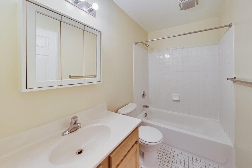 Building Photo - 1343 Clifton St NW