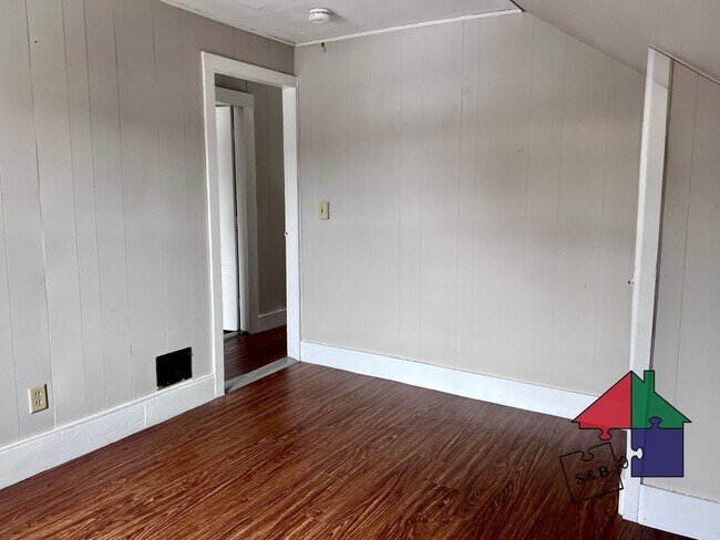 Building Photo - Cozy 3BR Cottage - Heat Included!