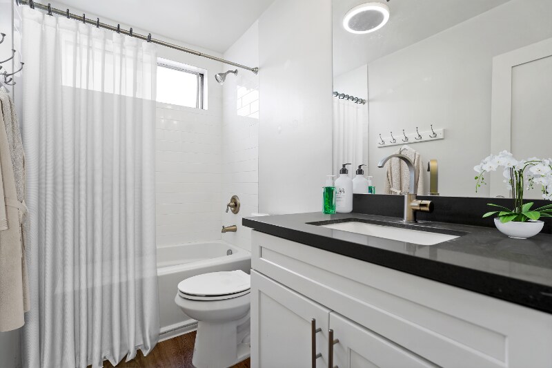 Building Photo - 10225 Regent St